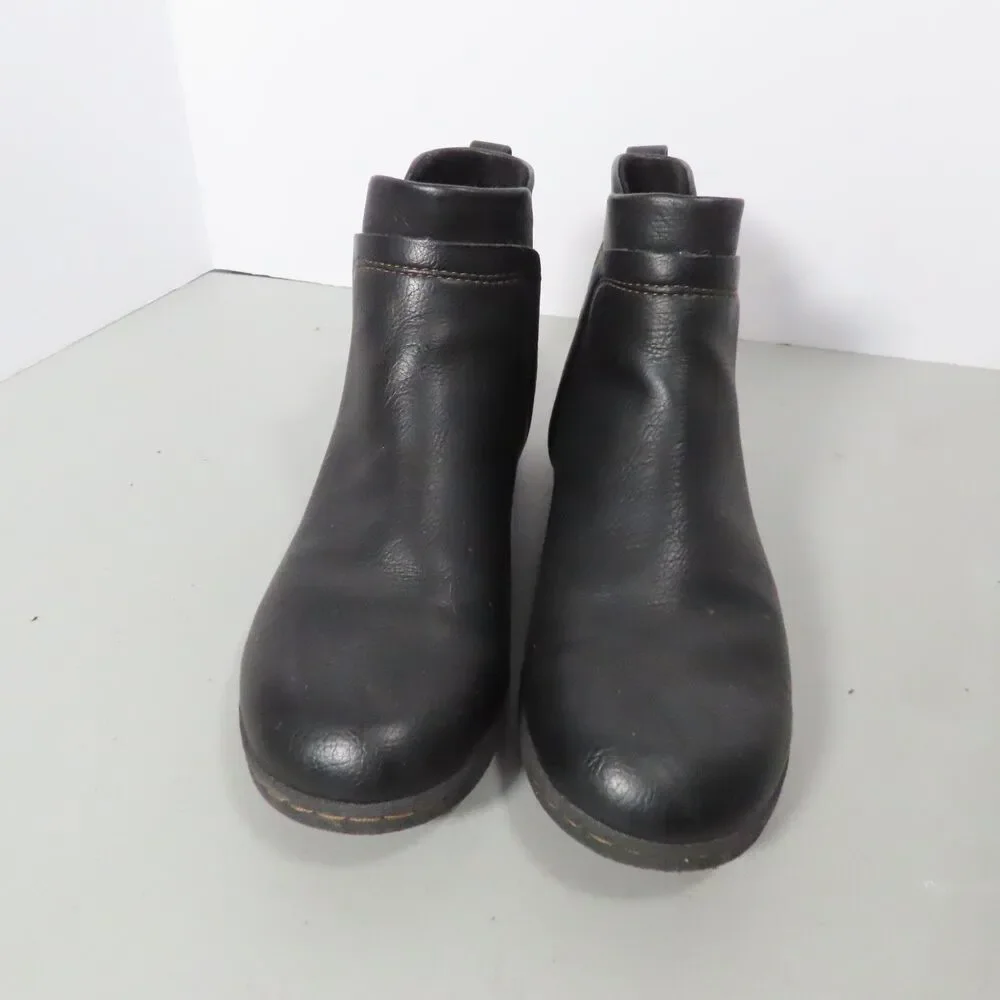 b.o.c Born Concept Womens Size 9M Black Faux Leather Ankle Chelsea Boots Short